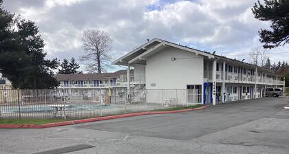 Motel 6 Everett, WA - North