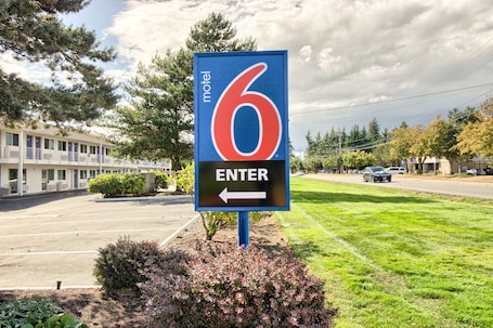 Entrada da propriedade. Motel 6 Everett, WA - North