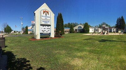 Thunderbird Inn