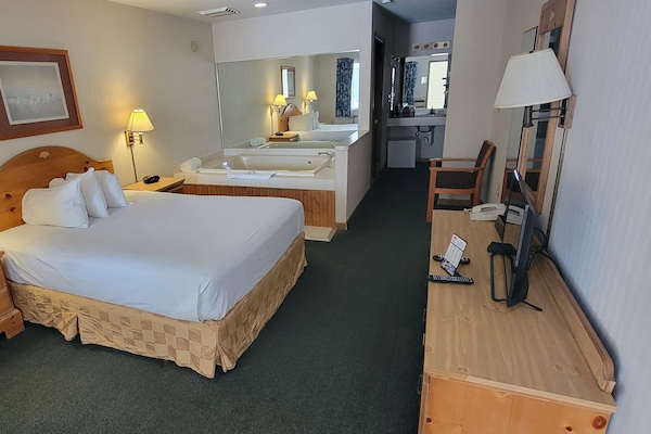 Deluxe Room, 1 Queen Bed, Jetted Tub | Pillowtop beds, iron/ironing board, rollaway beds (surcharge)