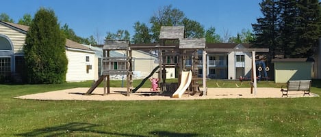 Children’s play area – outdoor