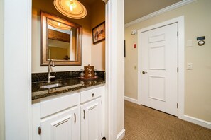 Mini-fridge, microwave, oven, stovetop