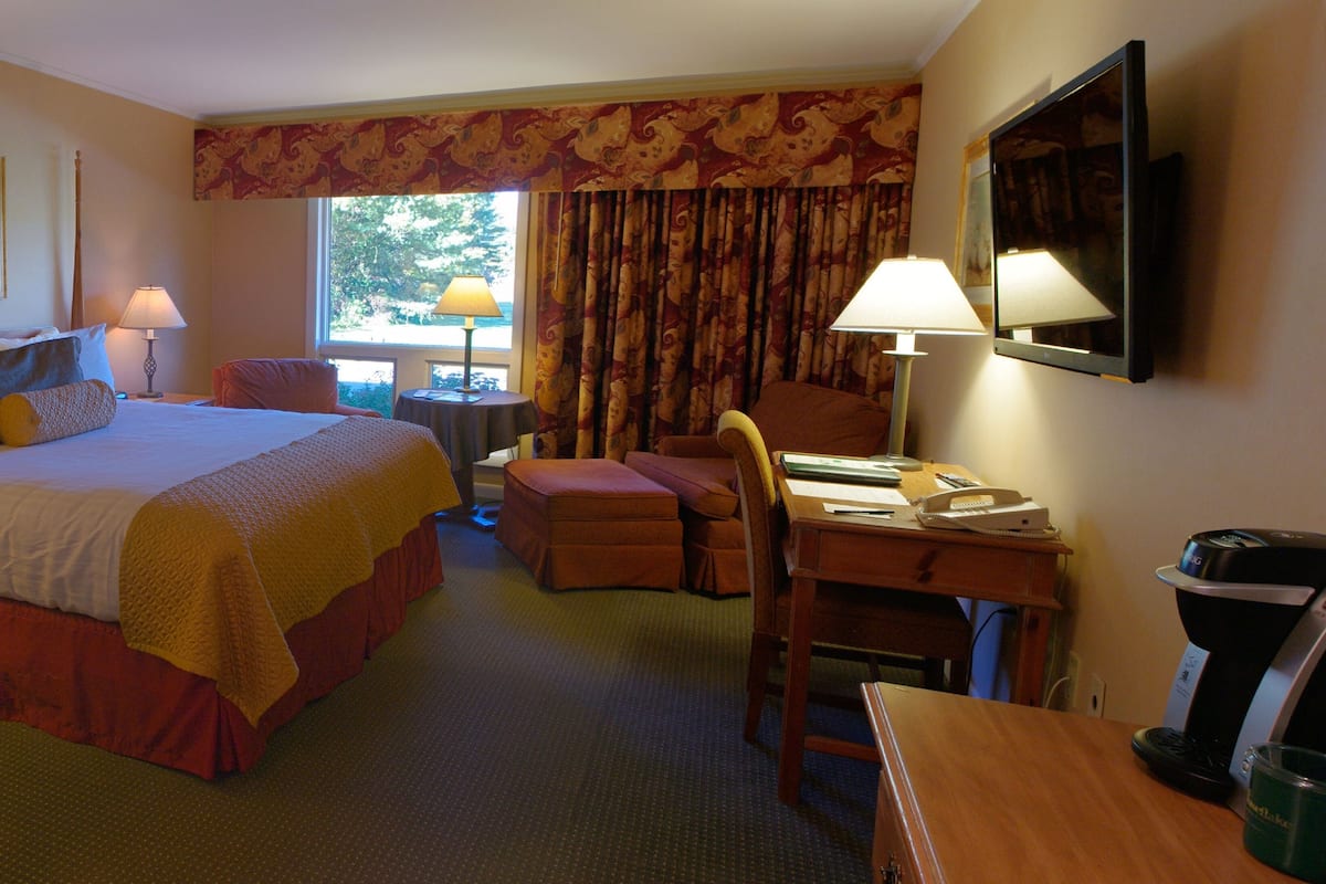 Individuell dekoriert, individuell eingerichtet, Schreibtisch