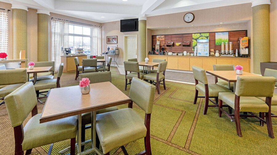 La Quinta Inn & Suites by Wyndham Salt Lake City Airport