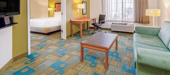 La Quinta Inn & Suites by Wyndham Salt Lake City Airport
