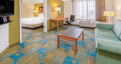 La Quinta Inn & Suites by Wyndham Salt Lake City Airport
