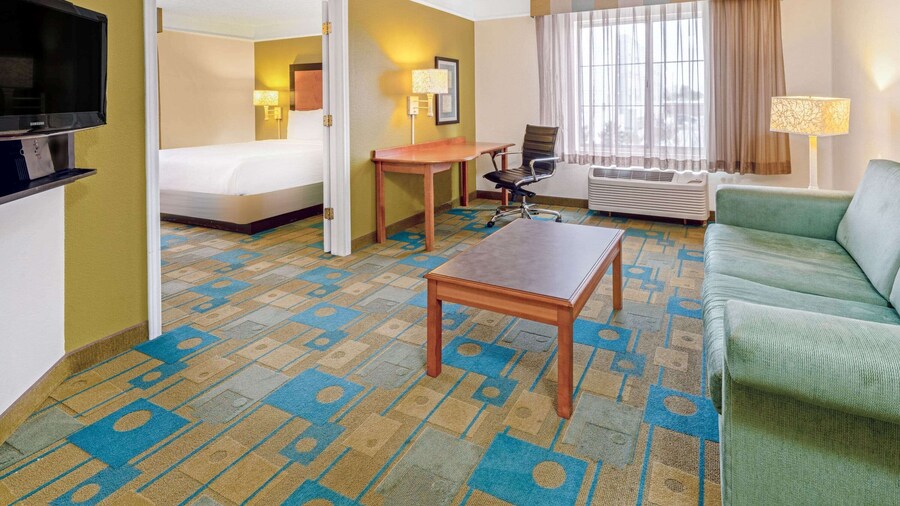 La Quinta Inn & Suites by Wyndham Salt Lake City Airport