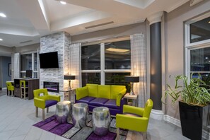 Lobby - La Quinta Inn & Suites by Wyndham Birmingham Hoover (Birmingham)