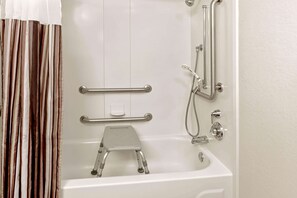 Tina con regadera, amenidades de baño gratuitas, secadora de cabello 