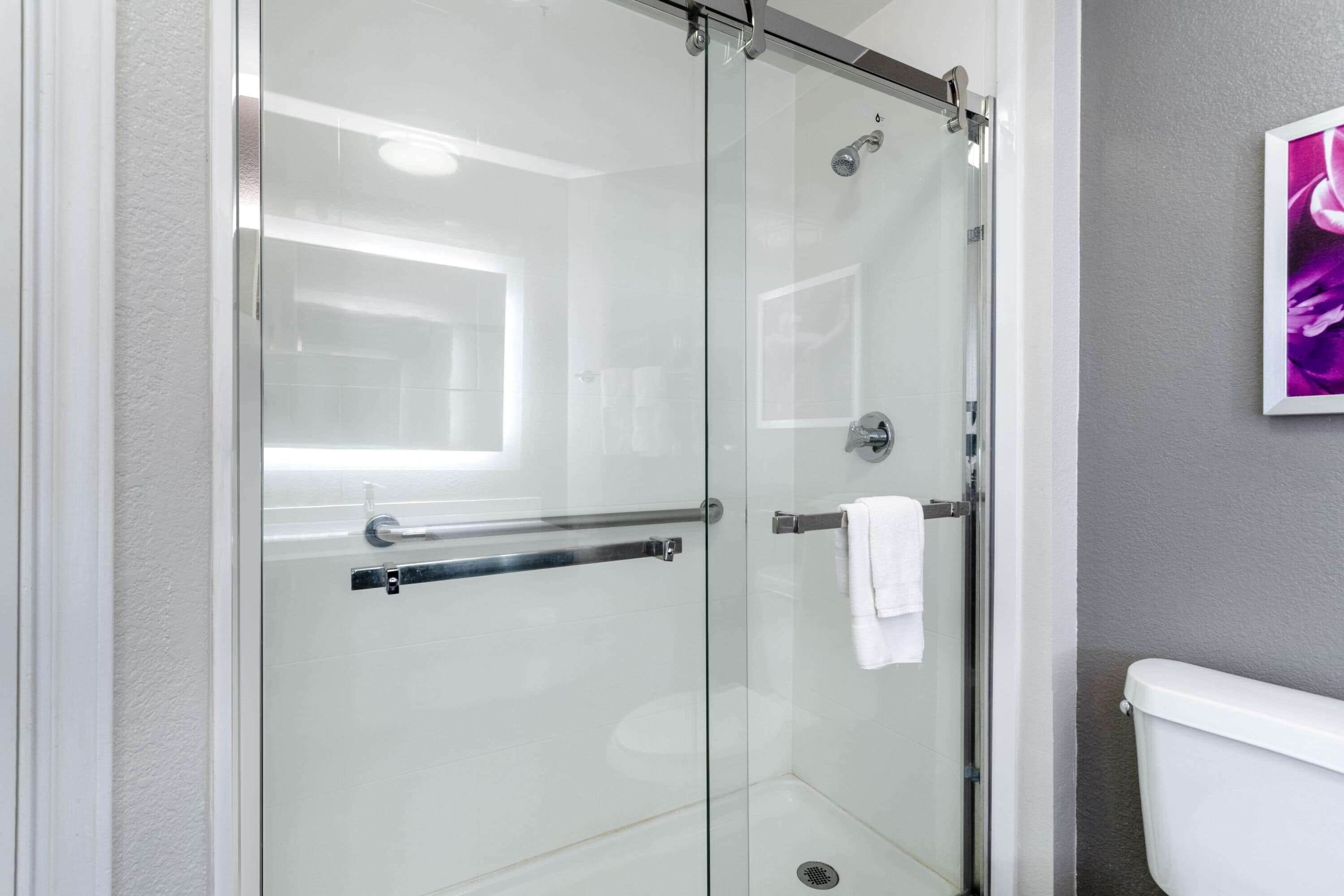 combined shower/bathtub, eco-friendly toiletries, hair dryer, towels