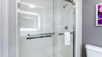 Combined shower/tub, eco-friendly toiletries, hair dryer, towels