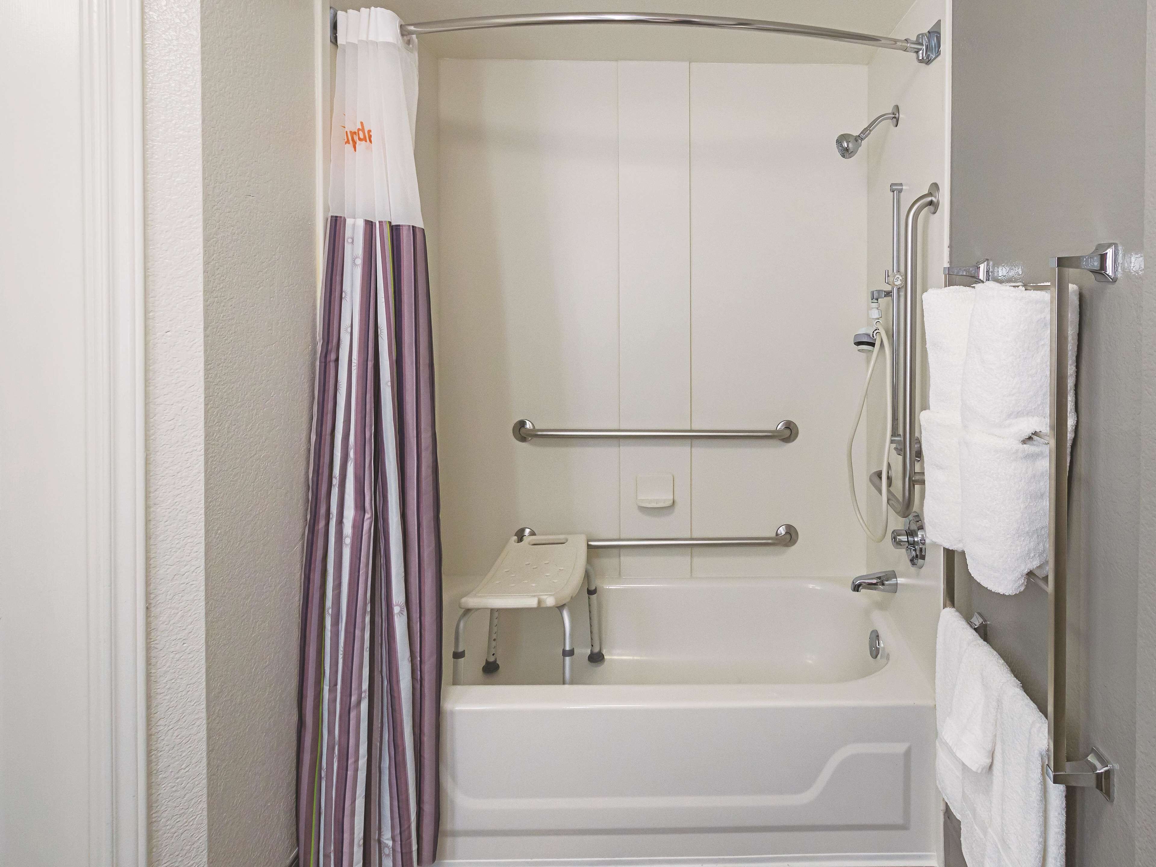 Photo - La Quinta Inn & Suites by Wyndham Fort Worth City View