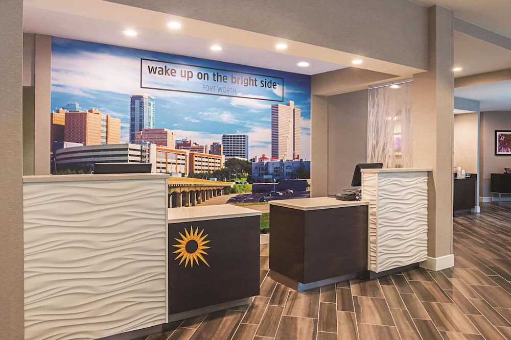 La Quinta Inn & Suites by Wyndham Fort Worth City View