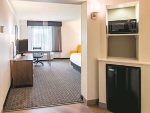 Room, 1 King Bed, Non Smoking | Premium bedding, desk, laptop workspace, iron/ironing board