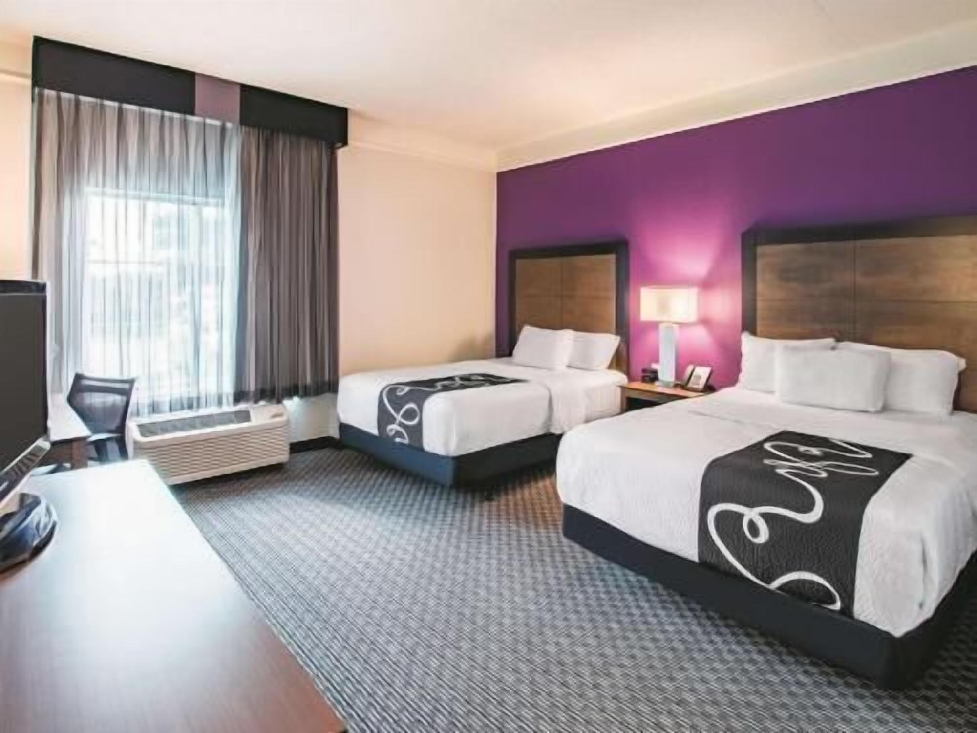 Ropa de cama de alta calidad y escritorio 