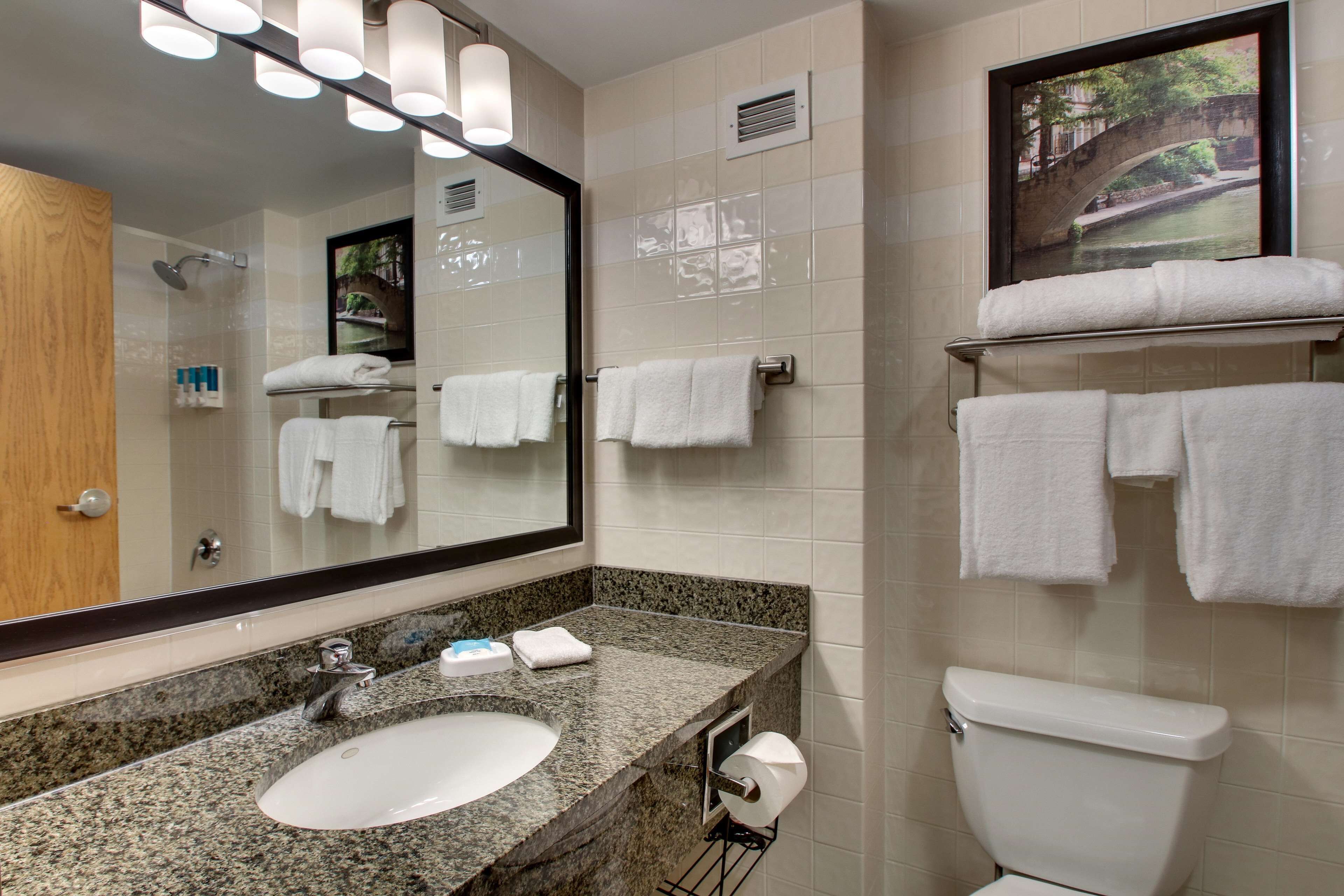 combined shower/bathtub, eco-friendly toiletries, hair dryer, towels