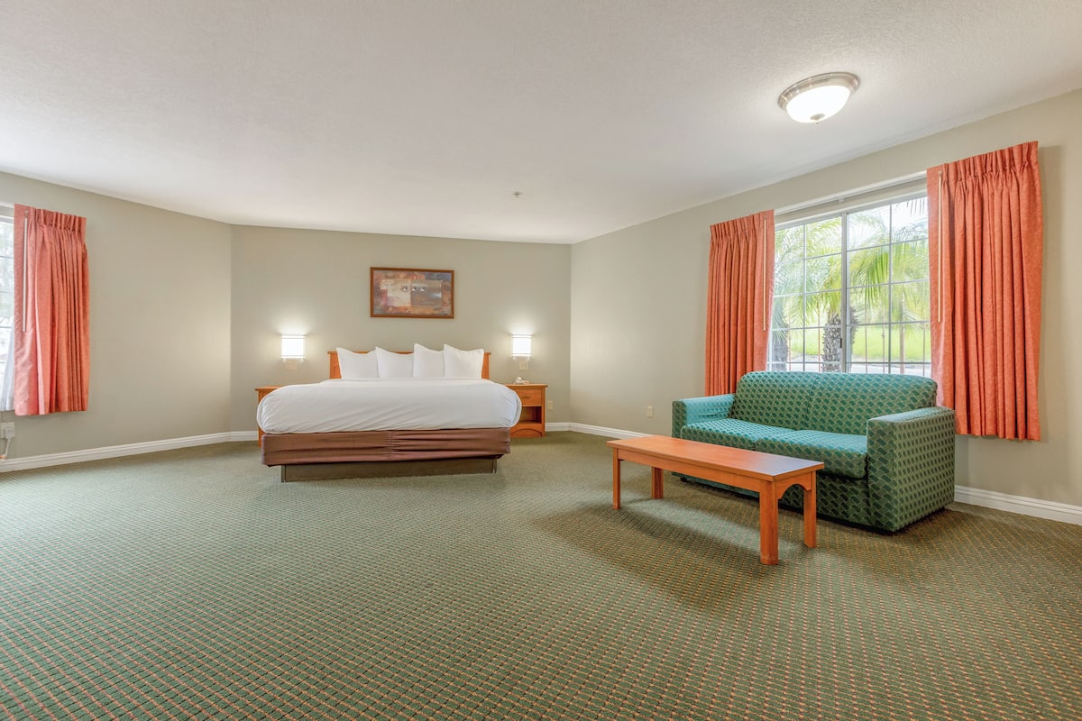 Suite, 1 King Bed, Non Smoking | 1 bedroom, in-room safe, desk, iron/ironing board