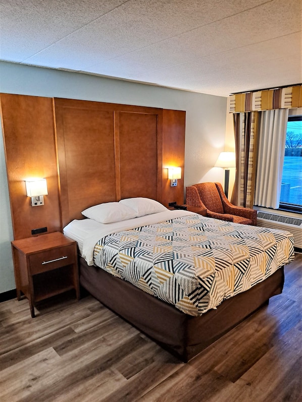 Premium bedding, in-room safe, desk, blackout drapes