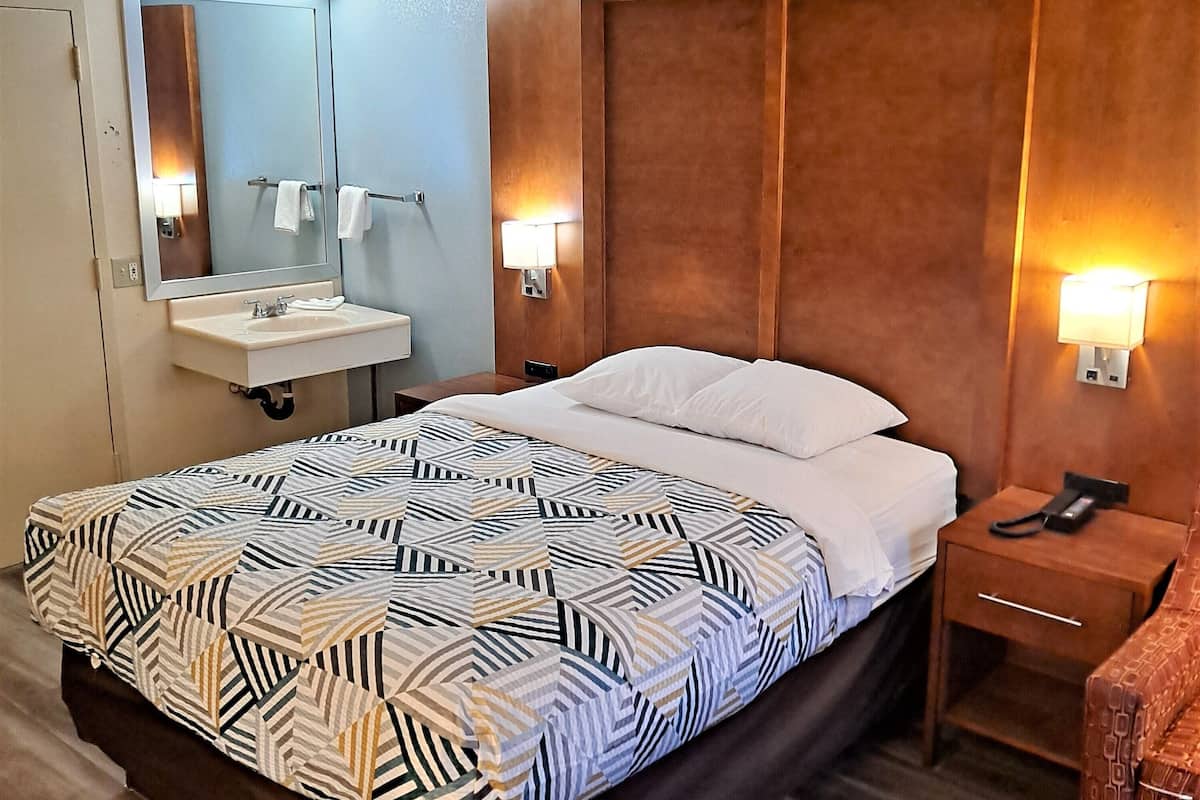 Premium bedding, in-room safe, desk, blackout drapes