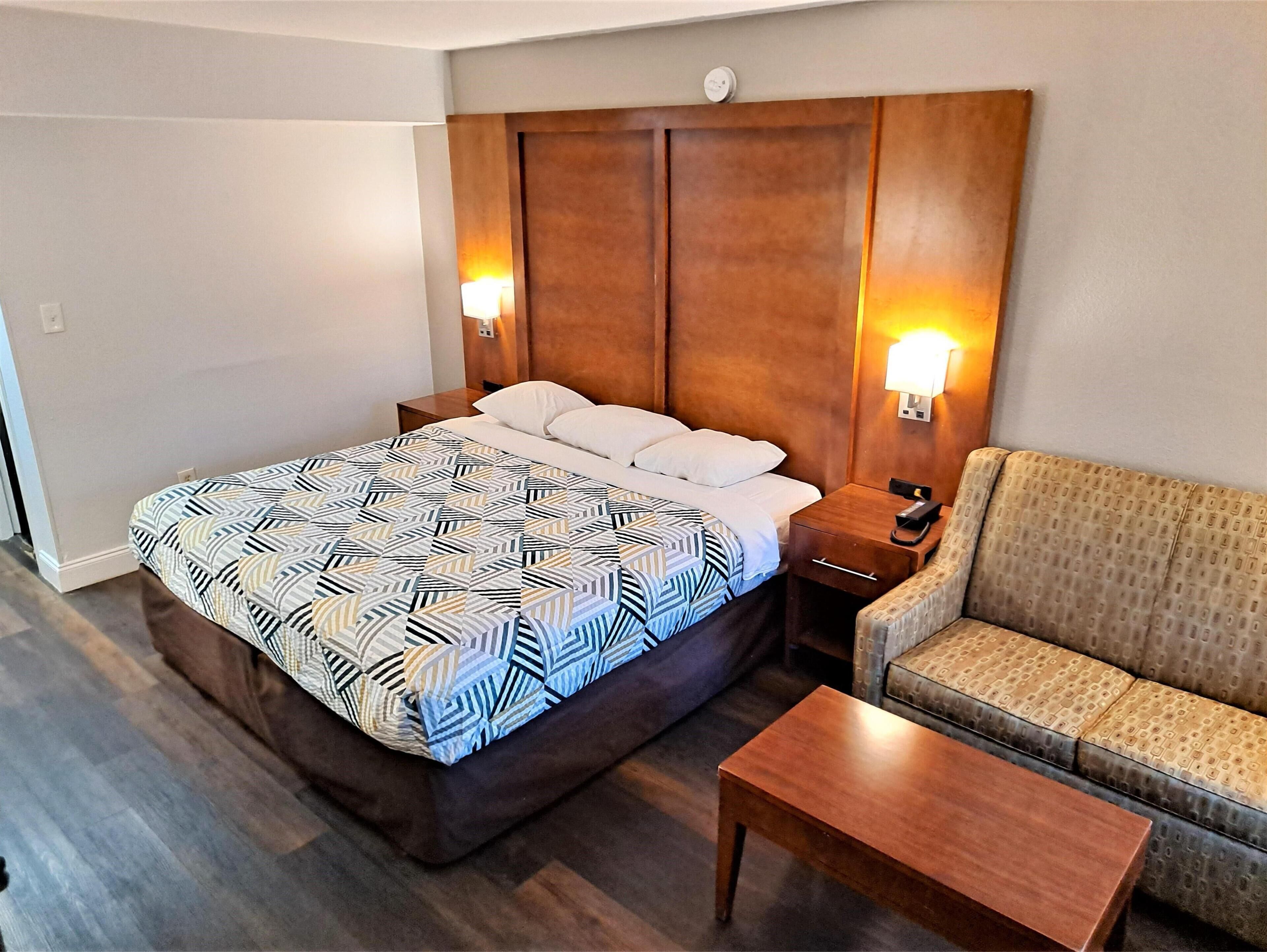 Premium bedding, in-room safe, desk, blackout drapes
