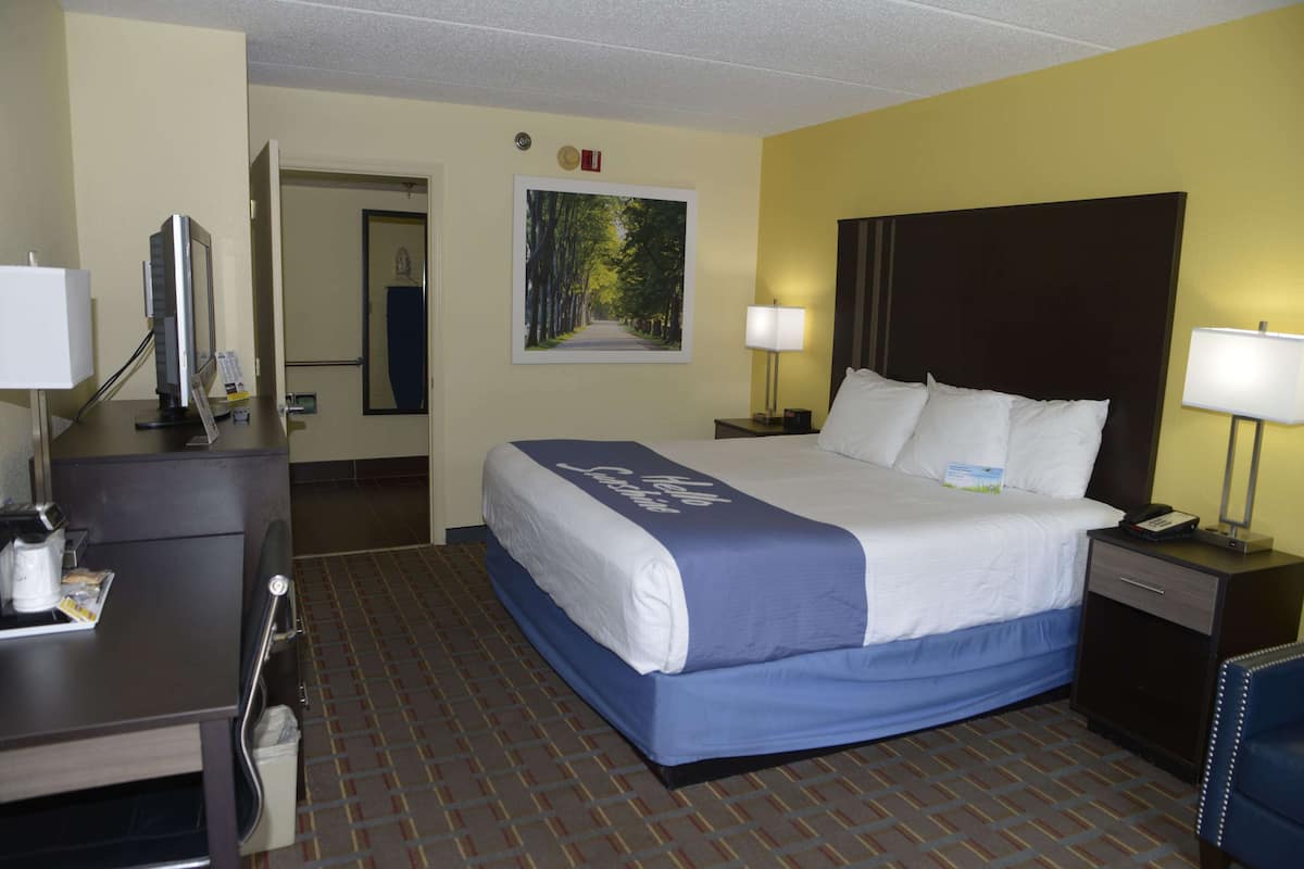 Room, 1 King Bed, Accessible, Non Smoking (Dog-Friendly) | Desk, laptop workspace, free cribs/infant beds, free WiFi