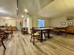 Free daily continental breakfast - Quality Inn & Suites Alexandria (Alexandria)