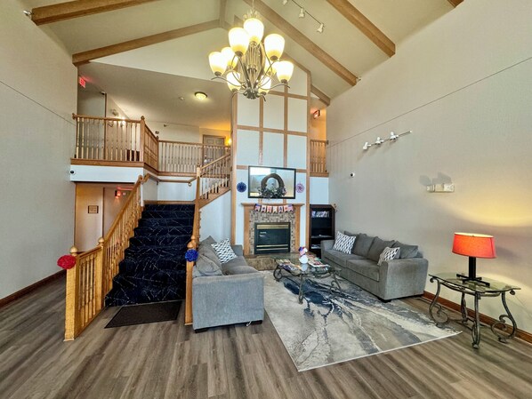 Lobby sitting area - Quality Inn & Suites Alexandria (Alexandria)