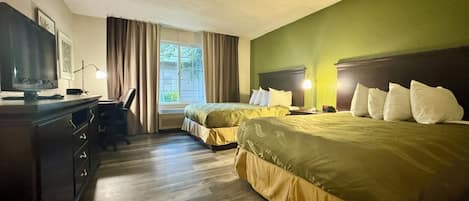 Escritorio, wifi gratis y ropa de cama