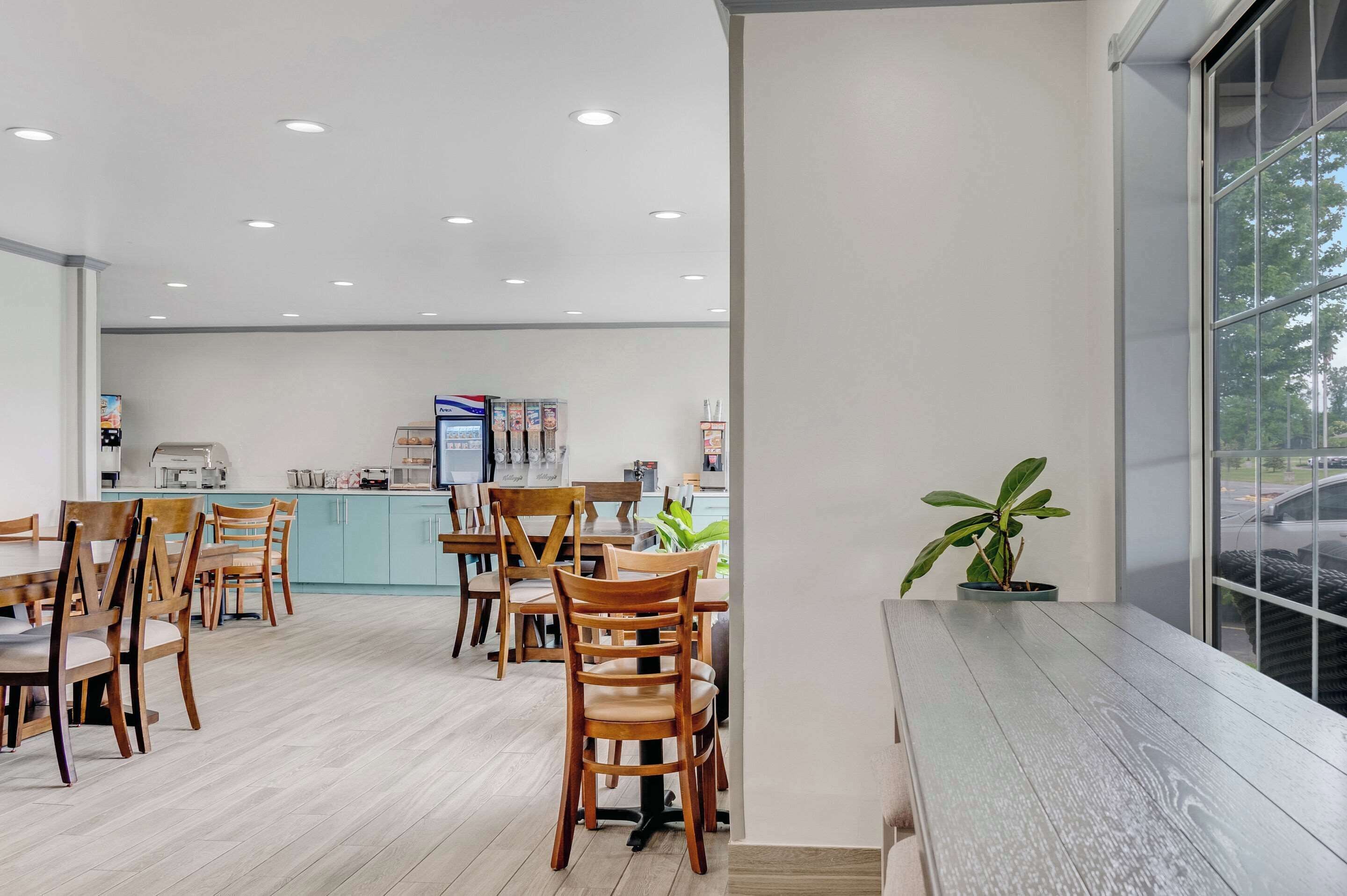 Free daily buffet breakfast