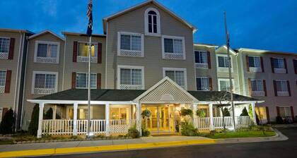 Country Inn & Suites by Radisson, Grand Rapids Airport, MI