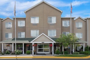 Front of property - Country Inn & Suites by Radisson, Grand Rapids Airport, MI (Grand Rapids)