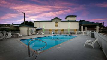 Seasonal outdoor pool, pool loungers