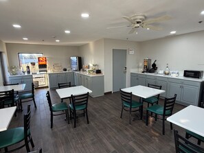 Free daily continental breakfast - Quality Inn Jacksonville near Little Rock Air Force Base (Jacksonville)