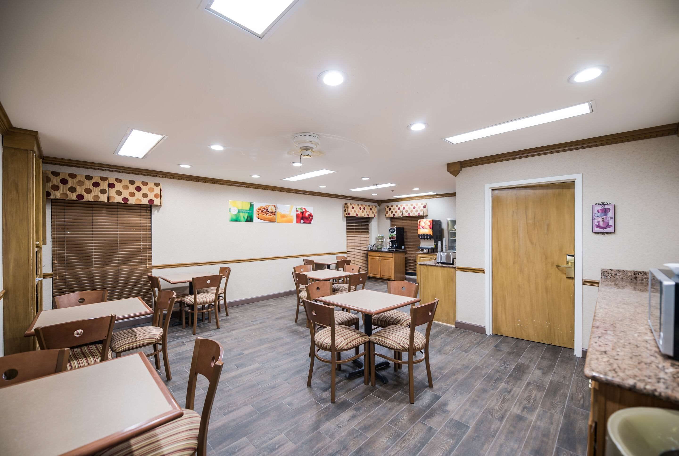 free daily continental breakfast