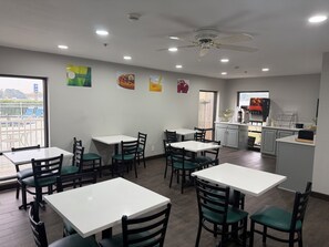 Free daily continental breakfast  - Quality Inn Jacksonville near Little Rock Air Force Base (Jacksonville)