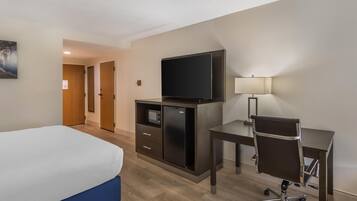 Habitación estándar, 1 cama King size, con acceso para personas discapacitadas, para no fumadores | Caja de seguridad en la habitación y escritorio