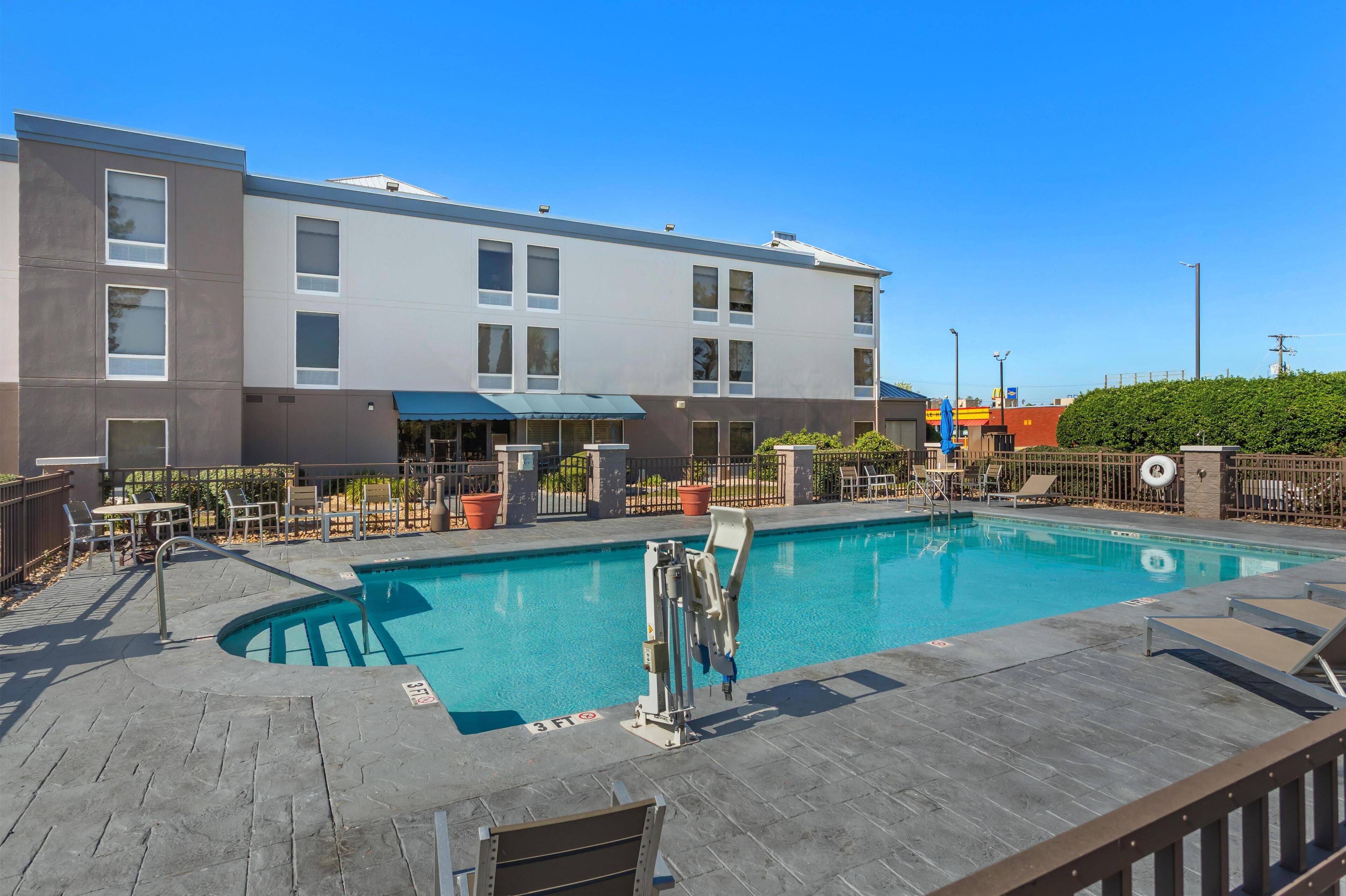 Outdoor pool, pool loungers