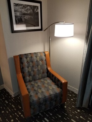 Bureau, espace de travail pour ordinateur portable, rideaux occultants