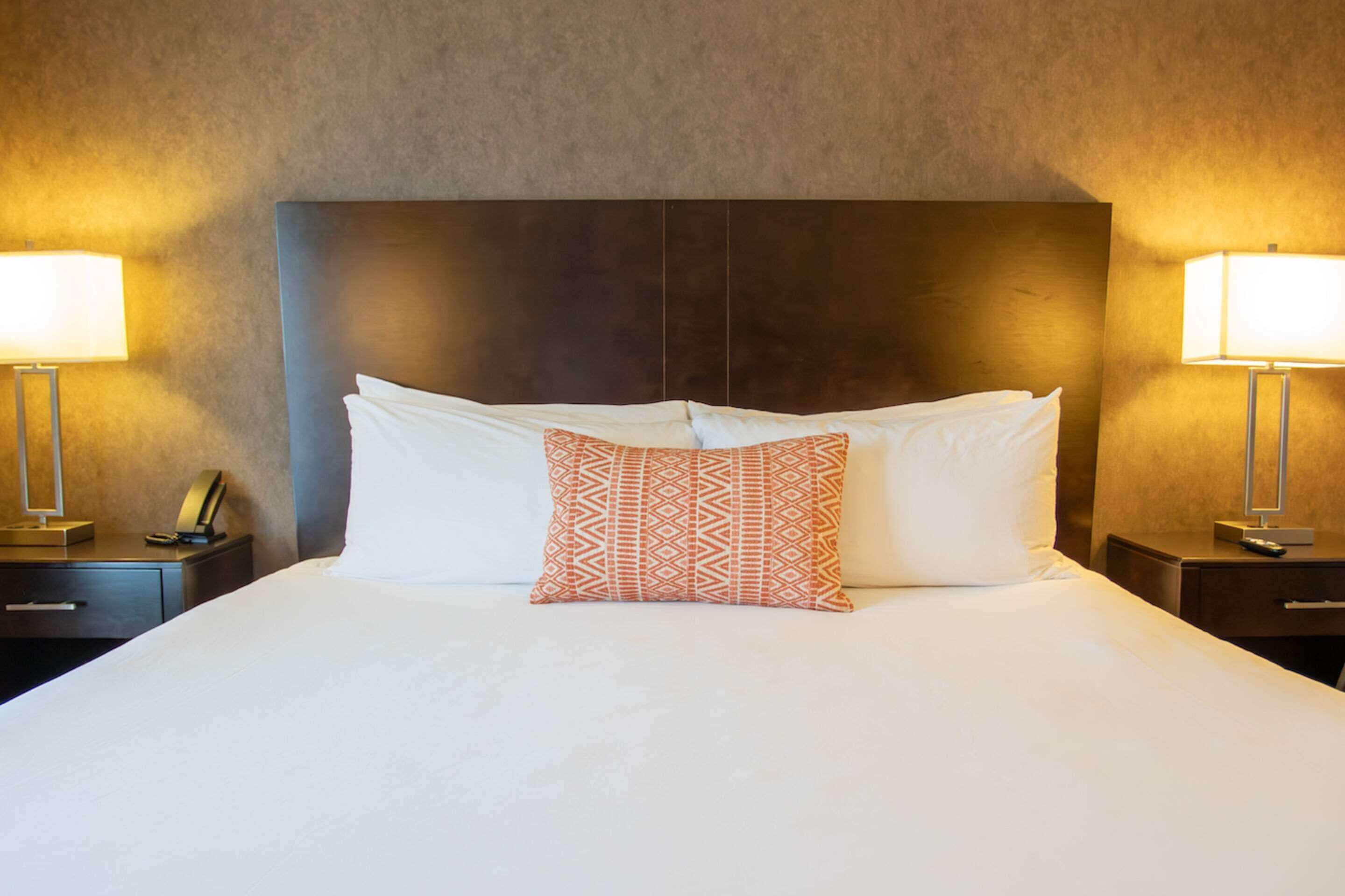 room, 1 king bed, non smoking | in-room safe, desk, iron/ironing board, cots/infant beds