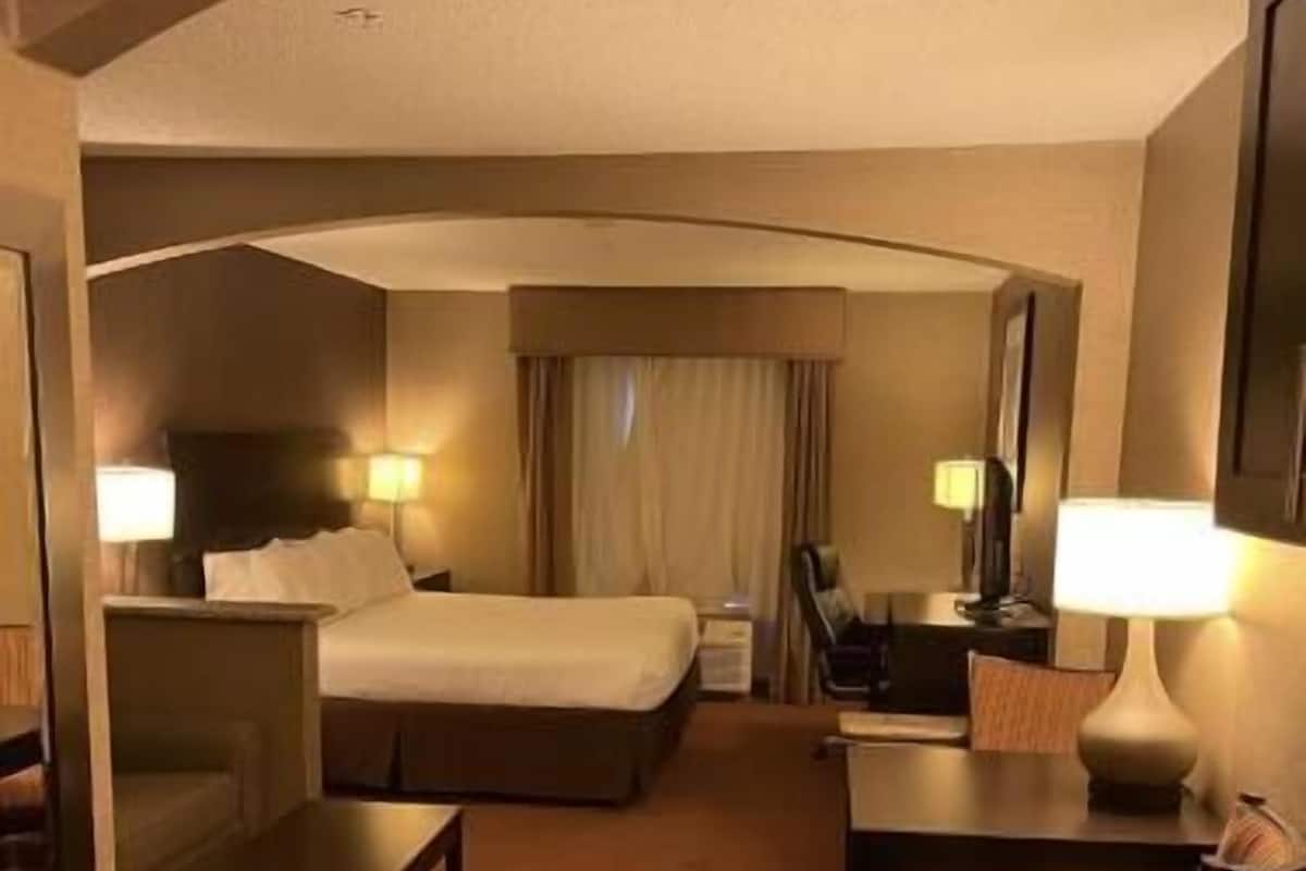 客房內保險箱、書桌、熨斗/熨衣板、免費搖籃/嬰兒床