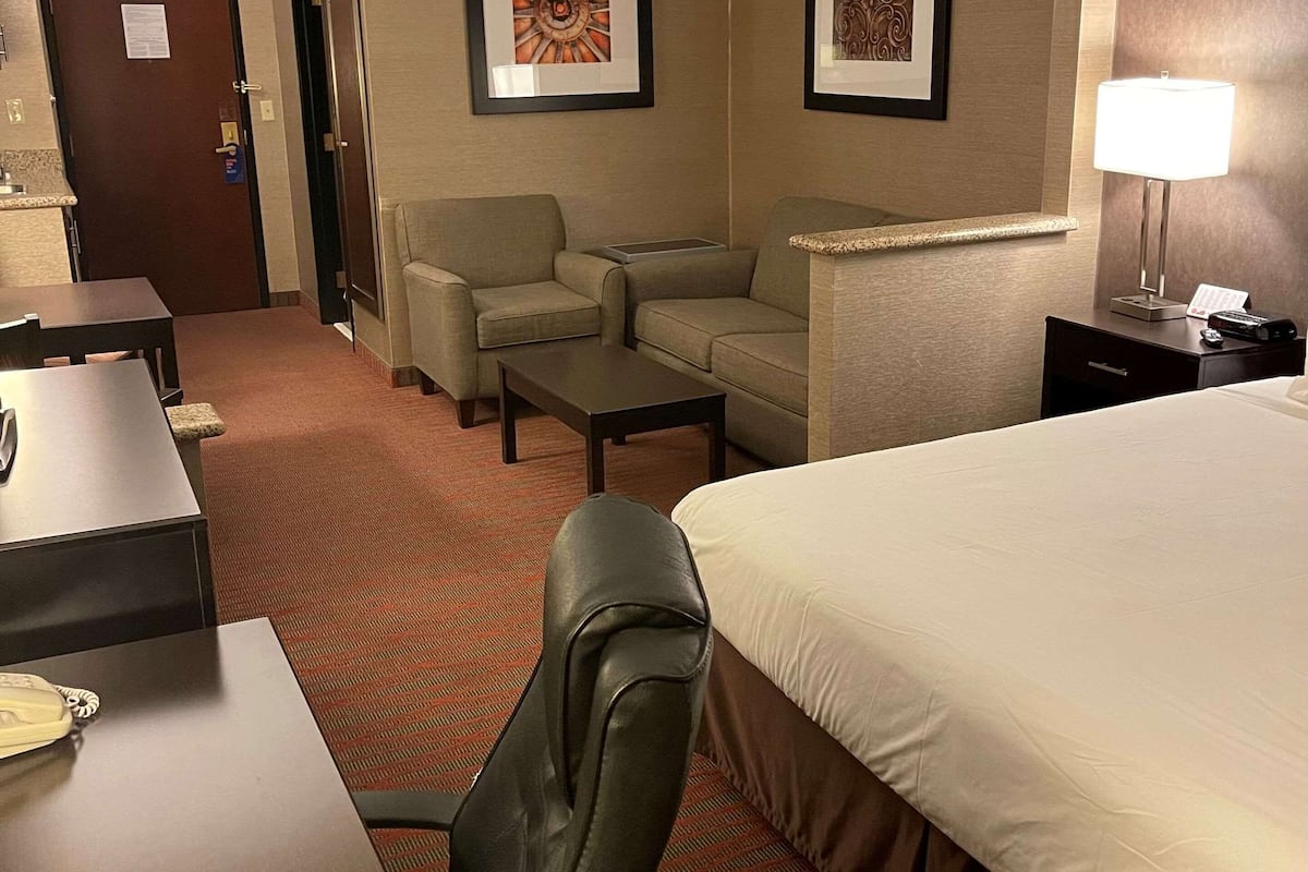 in-room safe, desk, iron/ironing board, cots/infant beds