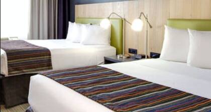 Country Inn & Suites by Radisson, Frederick, MD