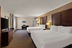 Premium bedding, desk, laptop workspace, iron/ironing board - Comfort Inn & Suites Ludington near US-10 (Ludington)