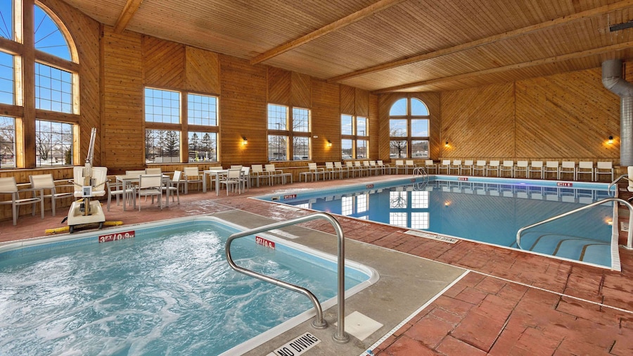 Comfort Inn & Suites Ludington near US-10