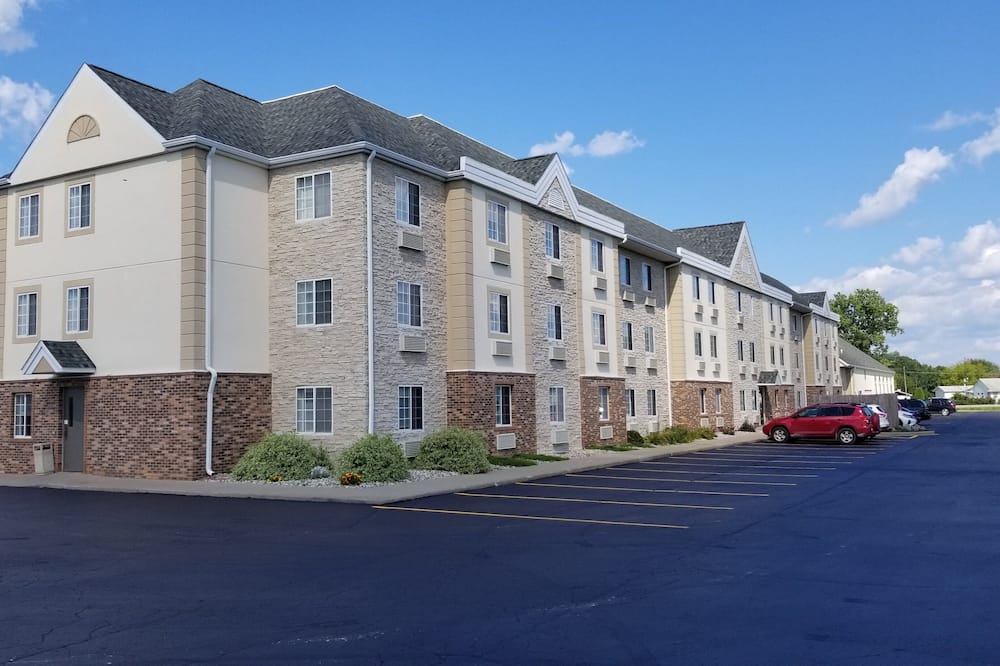 luxury hotels in Flint, Mi