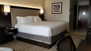 Standard Room, 1 King Bed | Pillow-top beds, in-room safe, desk, laptop workspace