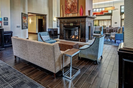 Lobby. Hampton Inn & Suites Nashville-Vanderbilt-Elliston Place