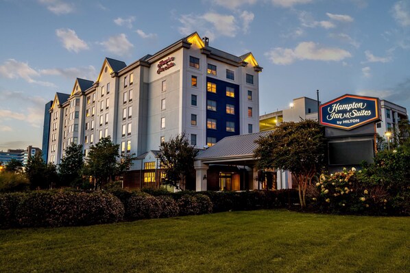 Exterior - Hampton Inn & Suites Nashville-Vanderbilt-Elliston Place (Nashville)