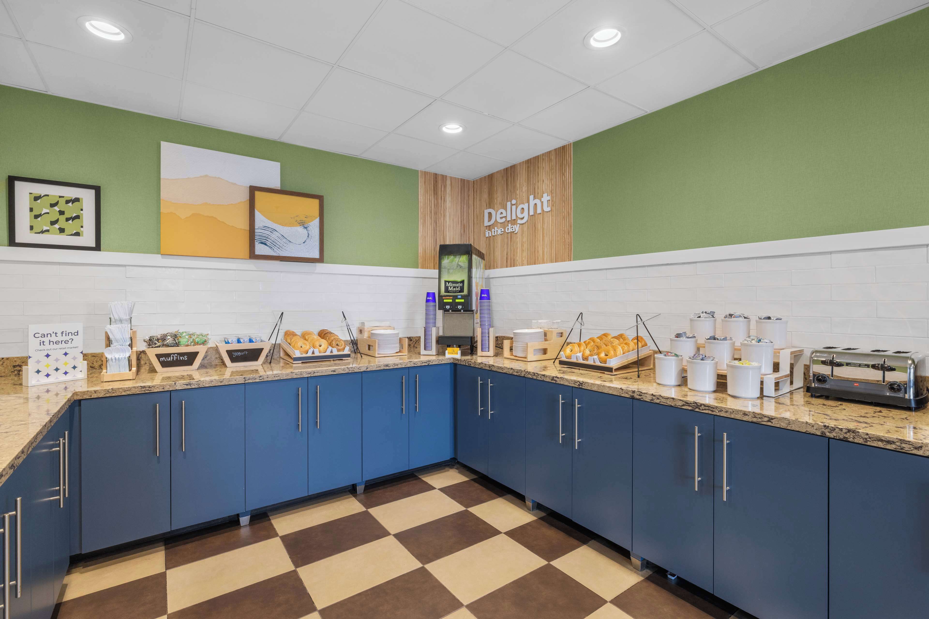 free daily continental breakfast