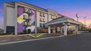 A hotel with a modern design, featuring a geometric facade and a covered entrance. - Spark by Hilton Bakersfield Central (Bakersfield)